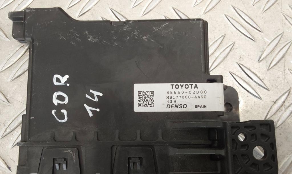 Toyota Corolla E16/E18 2013-2019 sedan 1.6 16v petrol MT 97 kW 2014  Riadiaca jednotka ostatné 88650-02D80