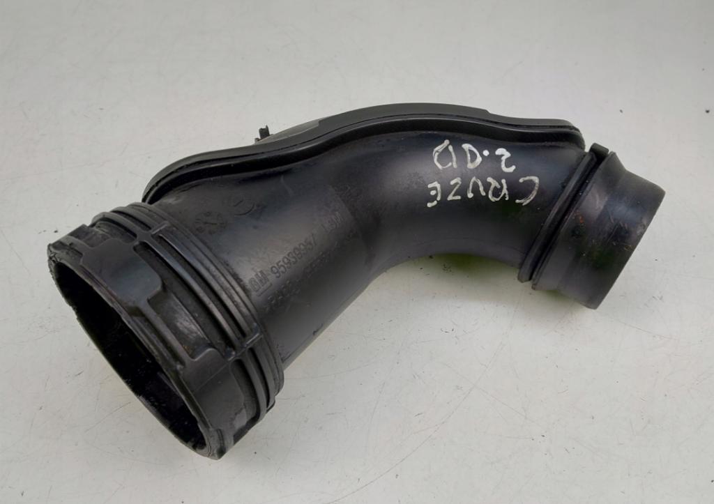 Chevrolet Cruze Rúrka chladenia vzduchu 95939957