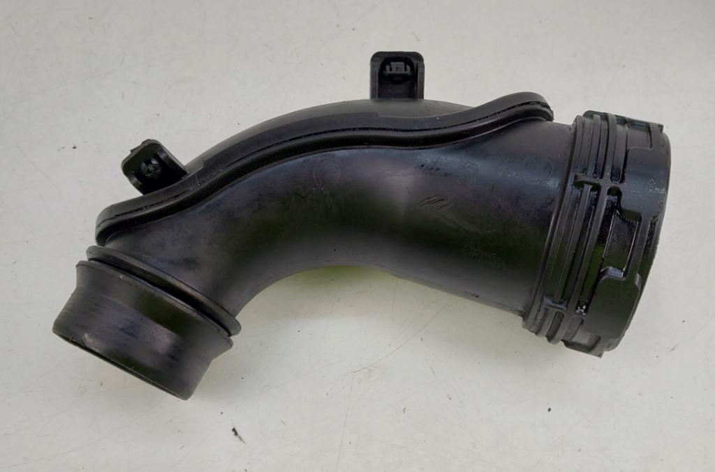 Chevrolet Cruze Rúrka chladenia vzduchu 95939957