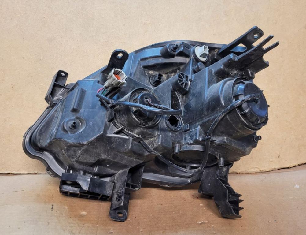 Nissan X-trail II T31 2008-2013 hatchback 2.0 DCI diesel MT 127 kW 2008  Svetlo predné pravé