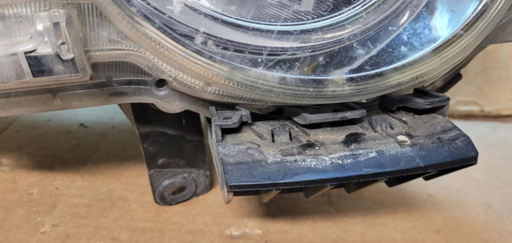 Nissan X-trail II T31 2008-2013 hatchback 2.0 DCI diesel MT 127 kW 2008  Svetlo predné pravé