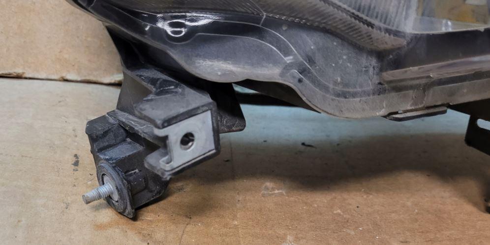 Nissan X-trail II T31 2008-2013 hatchback 2.0 DCI diesel MT 127 kW 2008  Svetlo predné pravé