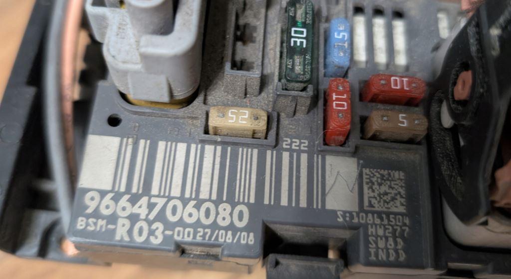 Fiat Scudo II 2006-2016 hatchback 1.9 TD diesel MT 67 kW 1996  Poistková skrinka 9664706080