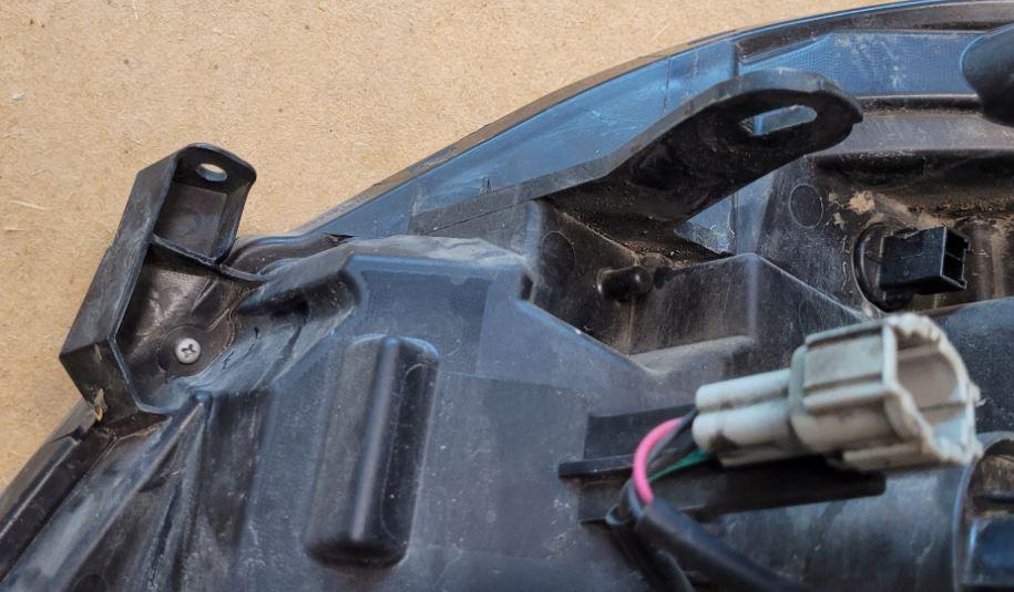 Nissan X-trail II T31 2008-2013 hatchback 2.0 DCI diesel MT 127 kW 2008  Svetlo predné pravé