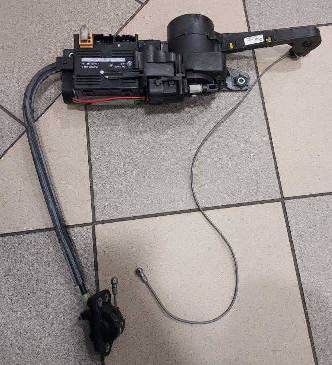 Volkswagen Sharan II 2010-2022 hatchback Motorček zámku dverí zadný pravý 7N0959244A 7N0843385AE