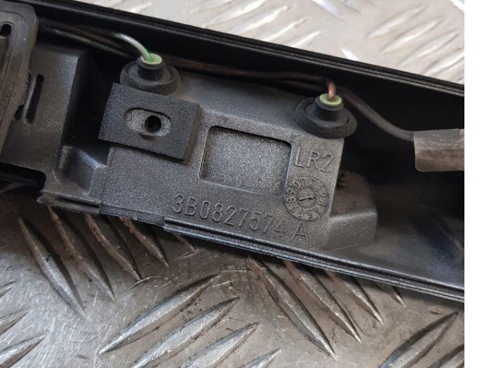 Volkswagen Passat B5 1995-2005 sedan 1.6 petrol MT 74 kW 1997  Lišta 3B0827574A