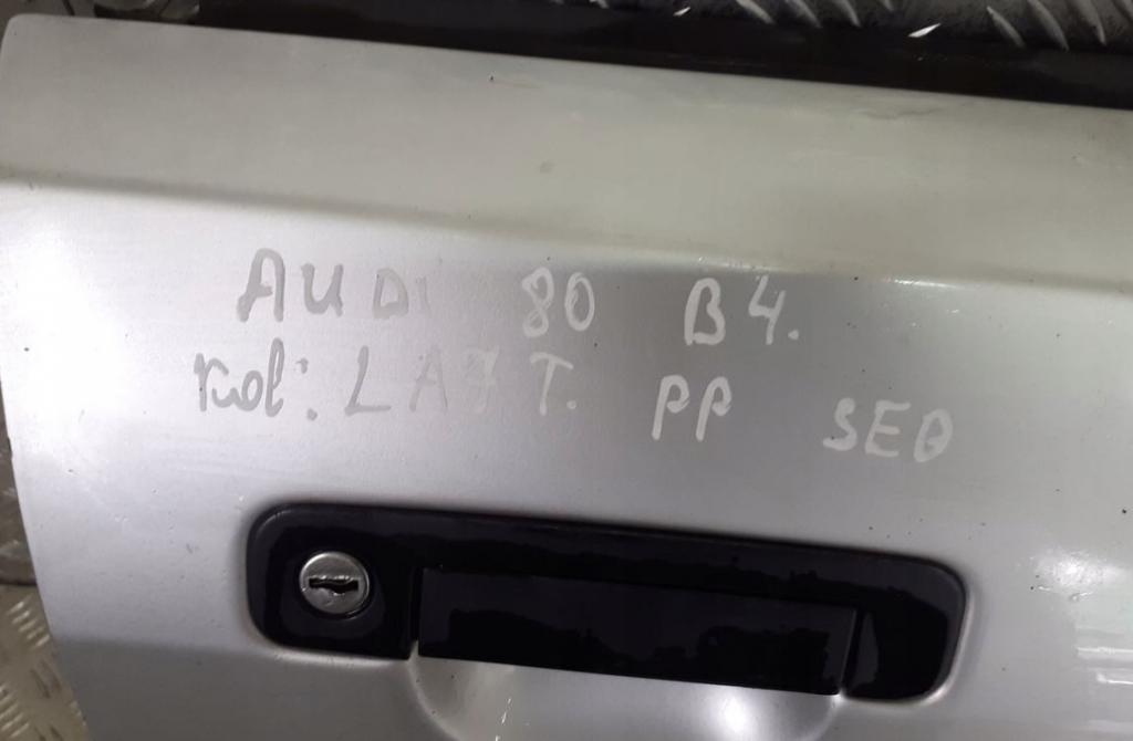 Audi 80 B4 1991-1994 sedan 1.8 petrol MT 66 kW 1992  Dvere predné pravé