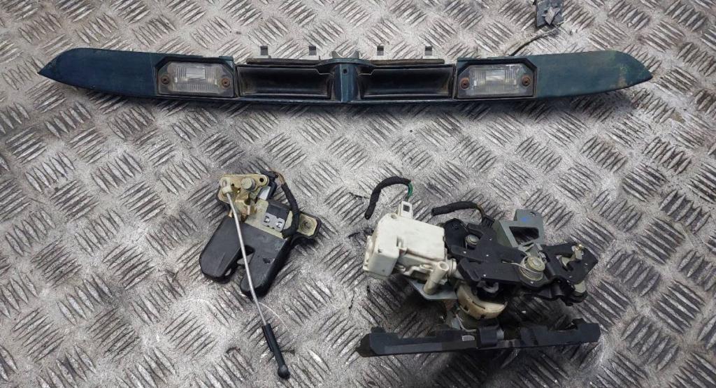 Volkswagen Passat B5 1995-2005 sedan 1.9 TDI diesel MT 74 kW 2004  Zámok zadnej kapoty+ LISTA 3B5827505