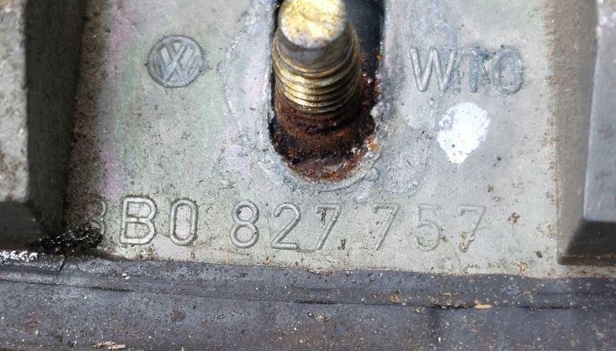 Volkswagen Passat B5 1995-2005 sedan 1.9 TDI diesel MT 74 kW 2004  Zámok zadnej kapoty+ LISTA 3B5827505