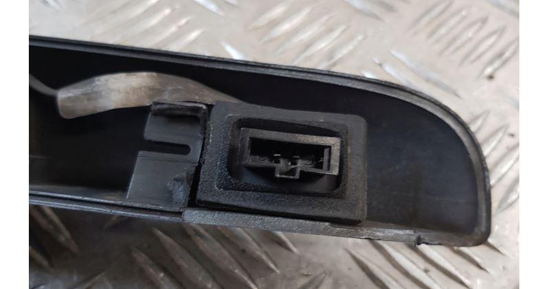 Volkswagen Passat B5 1995-2005 sedan 1.6 petrol MT 74 kW 1997  Lišta 3B0827574A