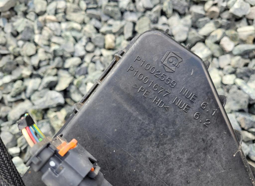 Peugeot 5008 II 3008 II 2016- Nádrž AdBlue P1002559 9825645580