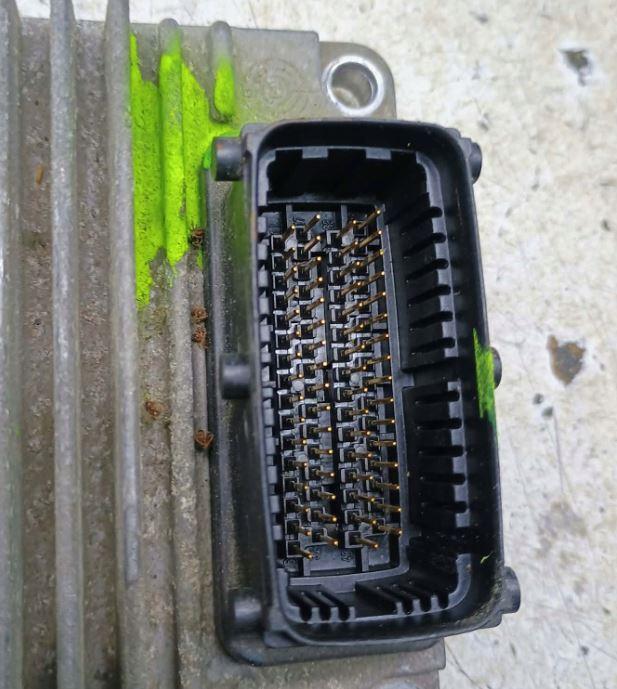 Opel Astra III 2004-2014 hatchback 1.6 16v petrol MT 77 kW 2005  Riadiaca jednotka motora 12249831