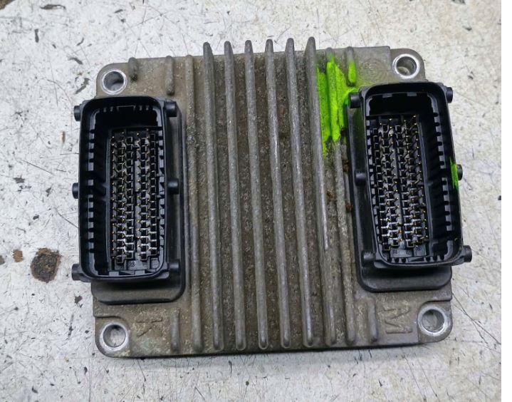 Opel Astra III 2004-2014 hatchback 1.6 16v petrol MT 77 kW 2005  Riadiaca jednotka motora 12249831