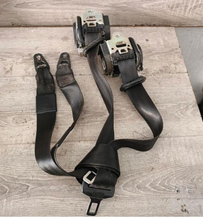 Audi A4 B7 2004-2008 combi 1.8 T petrol ADR MT 120 kW 2007  Bezpečnostný pás pravy + lavy 8E0857706F 8E0857705F