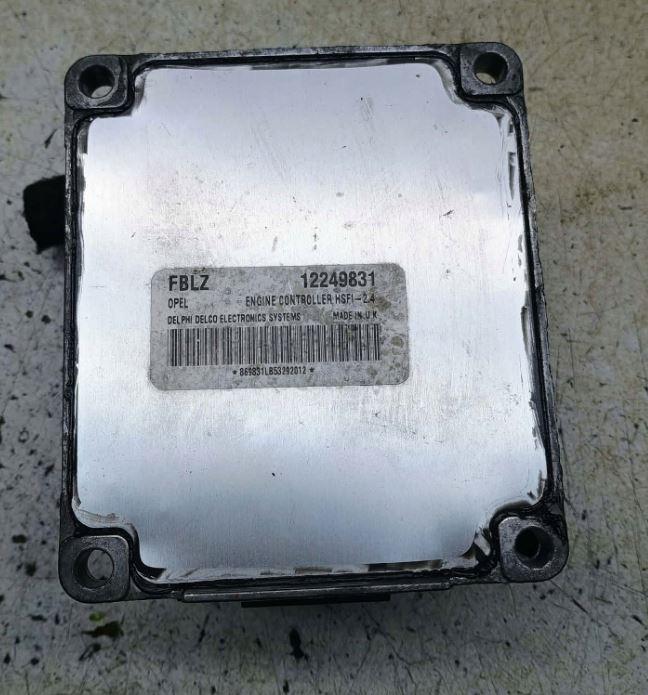 Opel Astra III 2004-2014 hatchback 1.6 16v petrol MT 77 kW 2005  Riadiaca jednotka motora 12249831