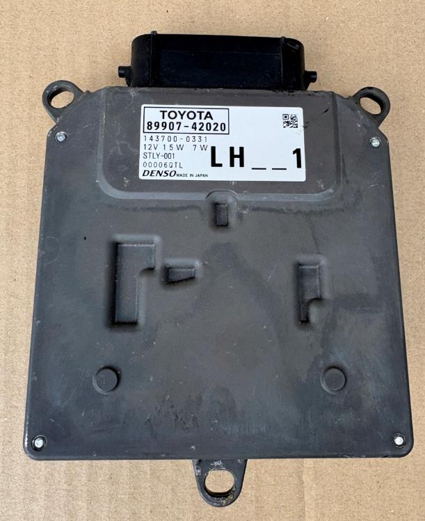 Toyota Rav4 V 2018- suv   Menič LED 89907-42020