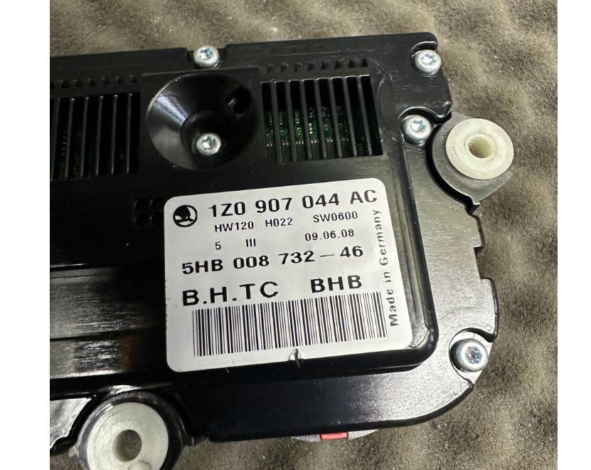 Skoda Octavia II 2004-2013 hatchback 1.6 SR petrol MT 75 kW 2005  Panel kúrenia/klimatizácie 1Z0907044AC