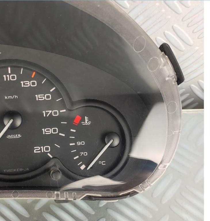 Peugeot 206 hatchback 2.0 HDI diesel MT 66 kW 2003  Prístrojová doska 9643401180