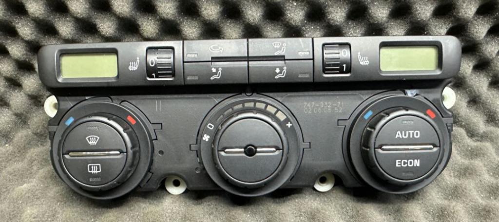 Skoda Octavia II 2004-2013 hatchback 1.6 SR petrol MT 75 kW 2005  Panel kúrenia/klimatizácie 1Z0907044AC