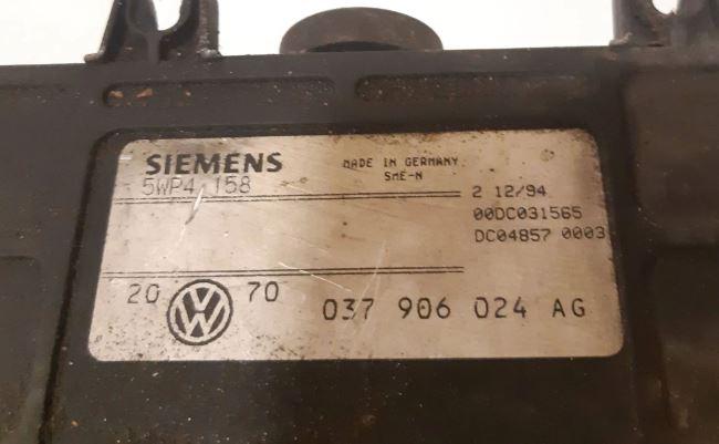 Volkswagen Golf III 1991-1998 hatchback 2.0 8v petrol MT 85 kW 1993  Riadiaca jednotka motora 037906024AG