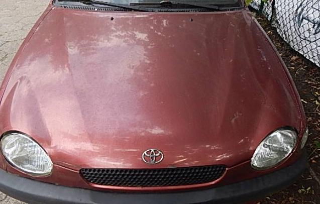 Toyota Corolla E11 1997-2002 sedan 1.4 D4D diesel MT 55 kW 2001  Kapota 