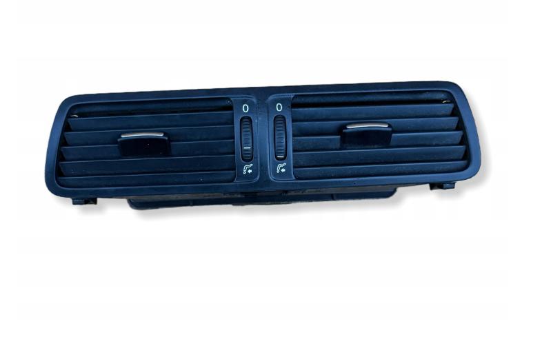 Volkswagen Passat B6 2005-2010 sedan  Mriežka kúrenia (fukár) 3C1819728E