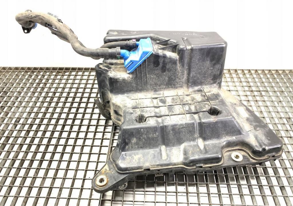 Audi A4 B9 2015-2018 combi AVANT 2.0 TDI diesel AT 110 kW 2016  Nádrž AdBlue 8W0131878AC 4M0907355