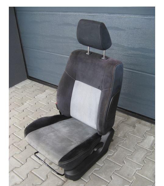 Suzuki Grand Vitara II 2005-2014 hatchback 1.9 DDiS diesel MT 95 kW 2009  Sedadlo predné ľavé