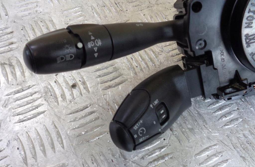 Peugeot 308 I 2007-2013 hatchback 1.6 HDI diesel MT 68 kW 2010  Prepínacie páčky pod volantom 96638787XT