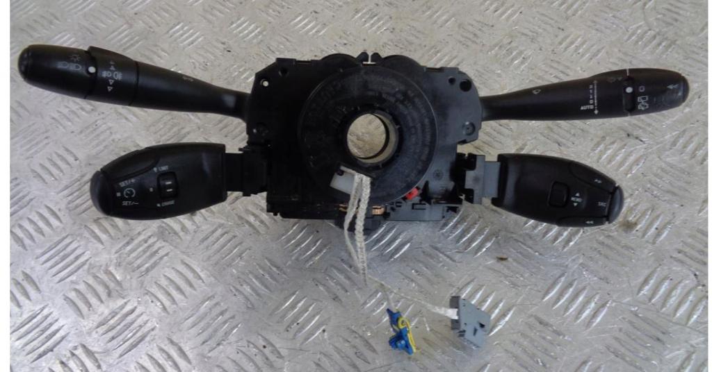 Peugeot 308 I 2007-2013 hatchback 1.6 HDI diesel MT 68 kW 2010  Prepínacie páčky pod volantom 96638787XT