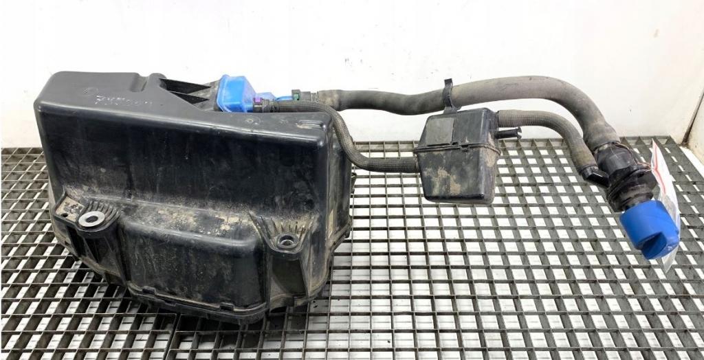 Audi A4 B9 2015-2018 combi AVANT 2.0 TDI diesel AT 110 kW 2016  Nádrž AdBlue 8W0131878AC 4M0907355