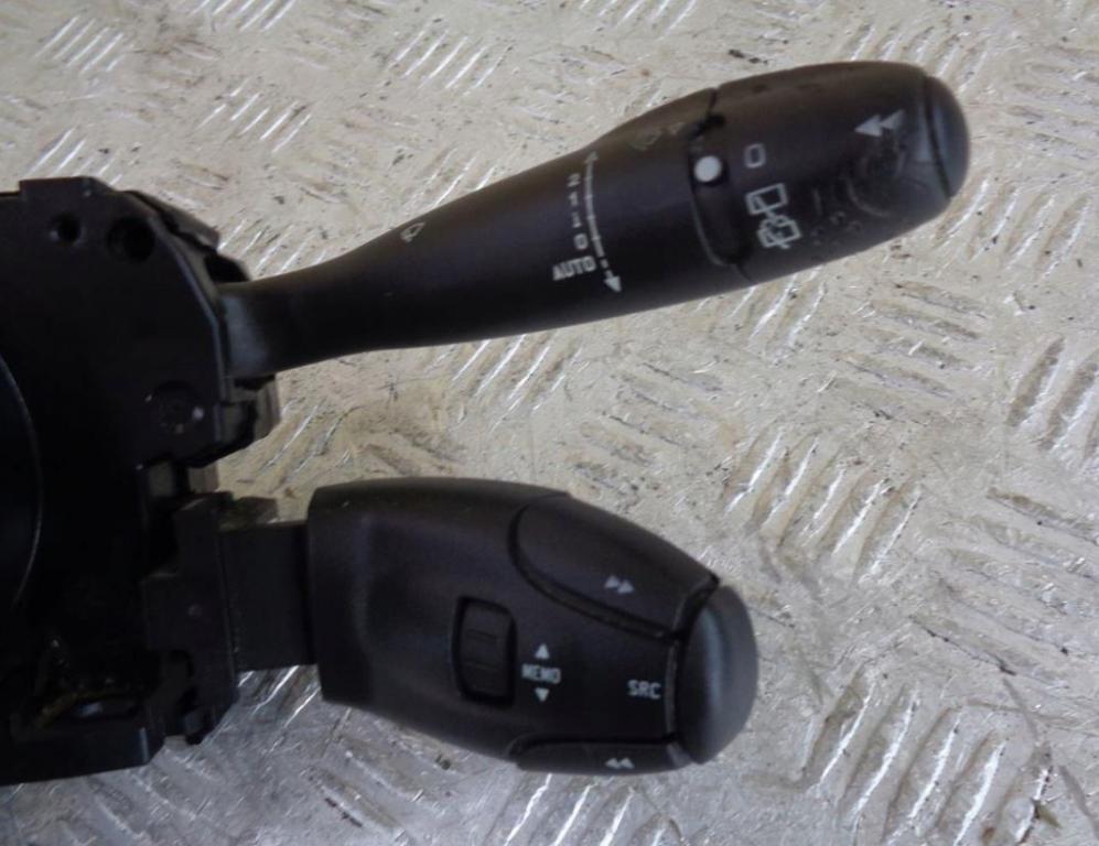 Peugeot 308 I 2007-2013 hatchback 1.6 HDI diesel MT 68 kW 2010  Prepínacie páčky pod volantom 96638787XT