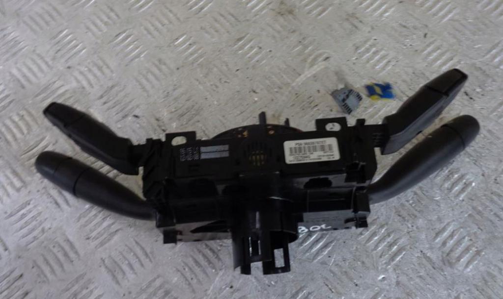 Peugeot 308 I 2007-2013 hatchback 1.6 HDI diesel MT 68 kW 2010  Prepínacie páčky pod volantom 96638787XT