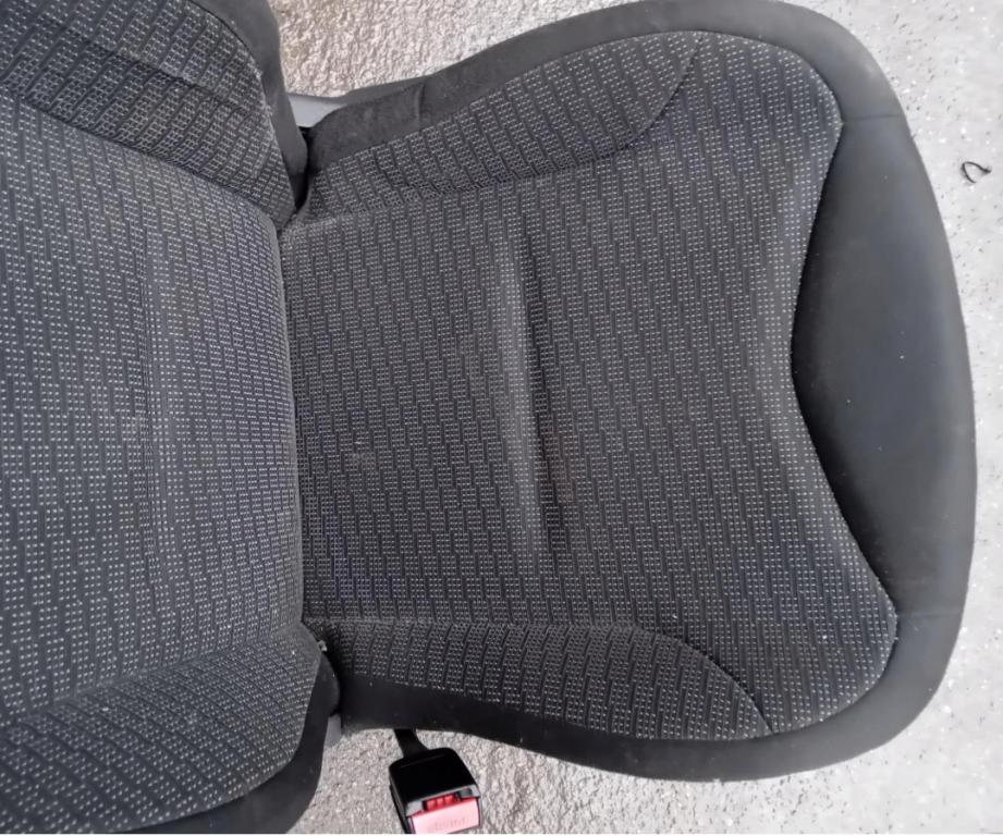 Peugeot 308 I 2007-2013 hatchback 1.4 16v petrol MT 72 kW 2010  Sedadlo predné ľavé