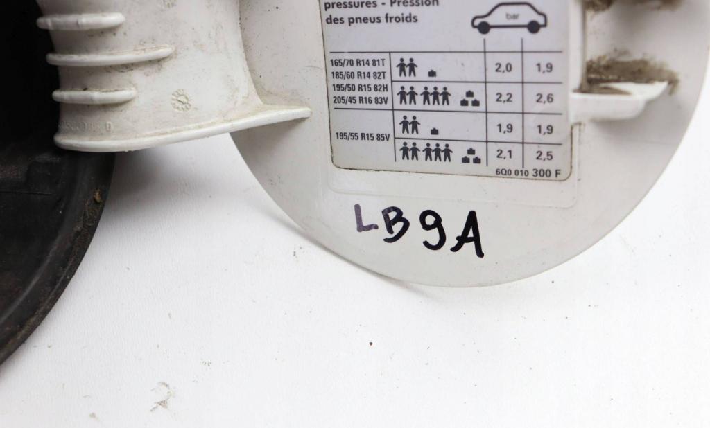 Volkswagen Polo IV 9N 2001-2009 Dvierka nádrže paliva 6Q6809857D