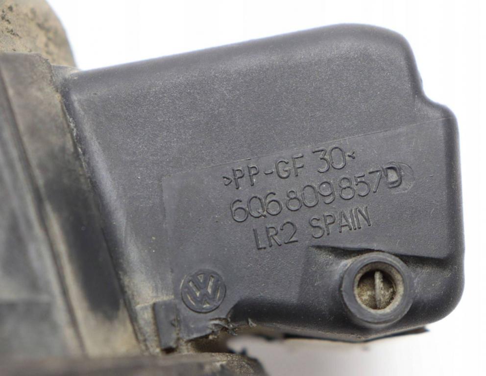 Volkswagen Polo IV 9N 2001-2009 Dvierka nádrže paliva 6Q6809857D