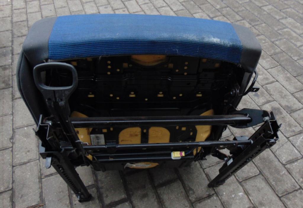 Volkswagen Golf plus hatchback 1.2 petrol BMD MT 40 kW 2005  Sedadlo predné ľavé