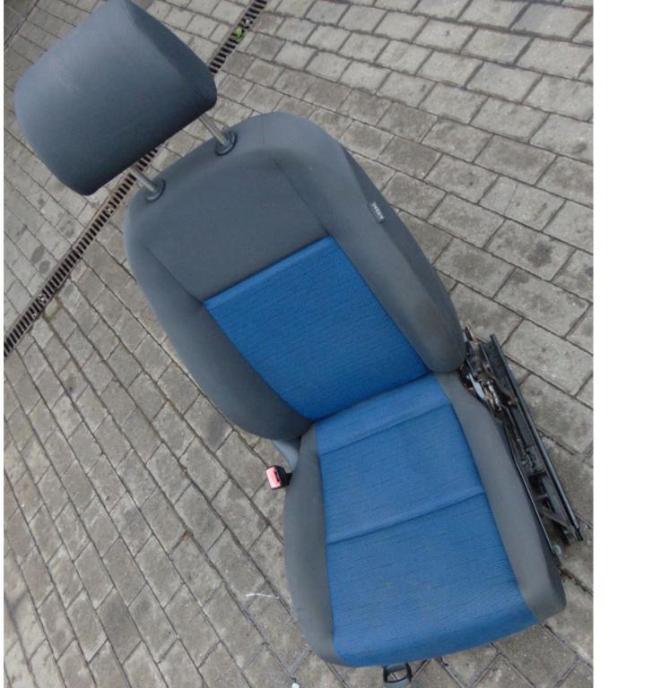 Volkswagen Golf plus hatchback 1.2 petrol BMD MT 40 kW 2005  Sedadlo predné ľavé