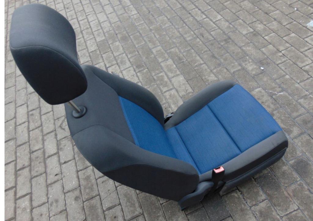 Volkswagen Golf plus hatchback 1.2 petrol BMD MT 40 kW 2005  Sedadlo predné ľavé