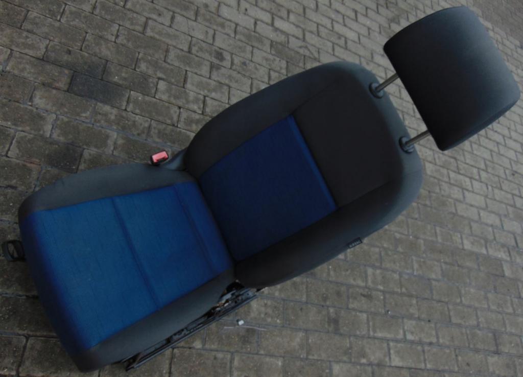 Volkswagen Golf plus hatchback 1.2 petrol BMD MT 40 kW 2005  Sedadlo predné ľavé