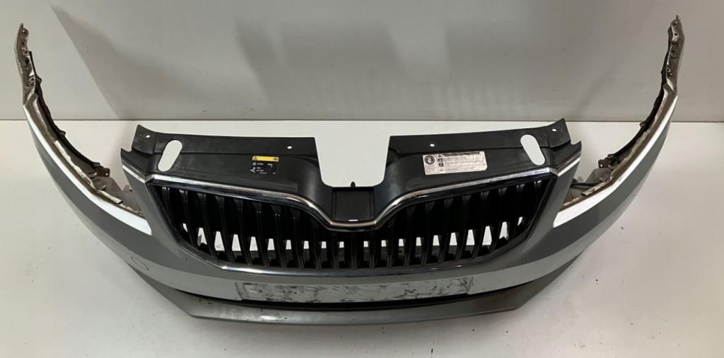 Skoda Octavia III 2013- combi 2.0 TDI diesel MT 110 kW 2015  Nárazník predný