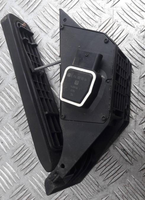 Mercedes C W204 2007-2014 sedan 3.0 V6 petrol AT 170 kW 2006  Potenciometer plynového pedálu A2043000004