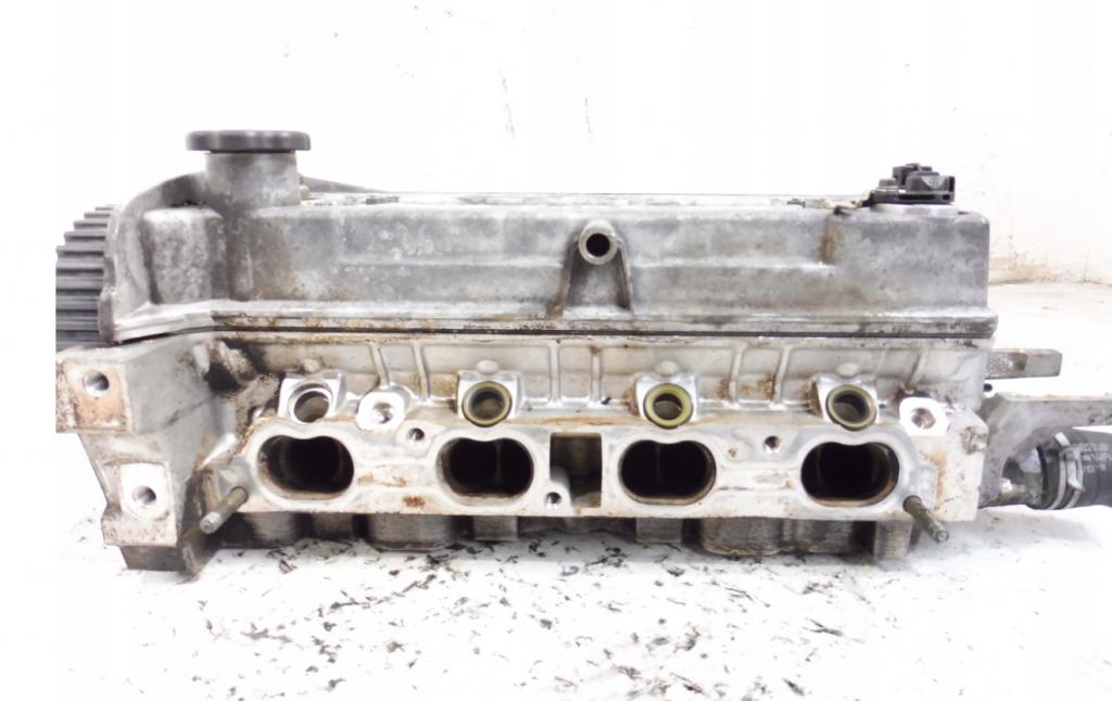 Ford Puma hatchback 1.7 16v petrol 92 kW 1998  Hlava valcov