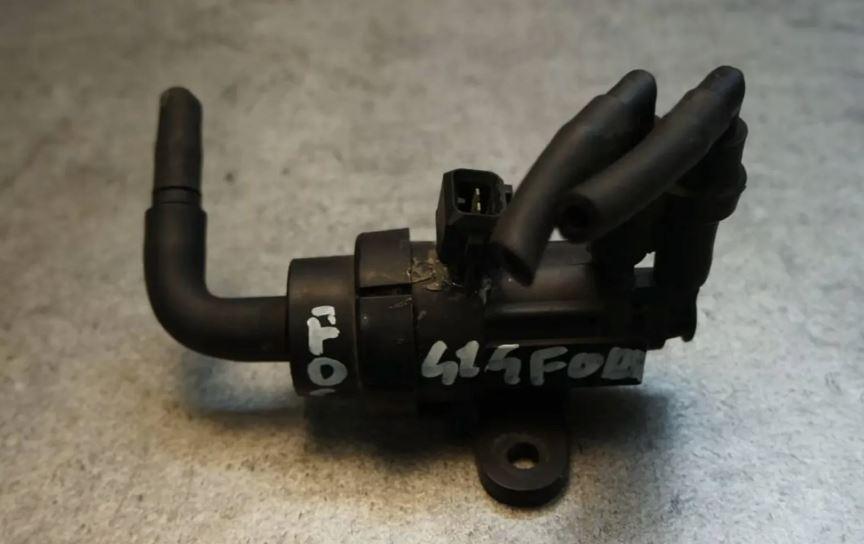 Ford Focus Mk1 1998-2004 hatchback 1.8 TDDI diesel MT 66 kW 2000 Podtlakový ventil 98AB-9E882-AA