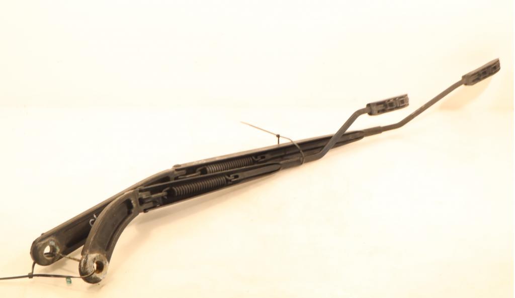 Renault Clio IV 2012-2020 hatchback 1.5 DCI diesel MT 55 kW 2018  Rameno stierača L+P 288861373R  288818098R