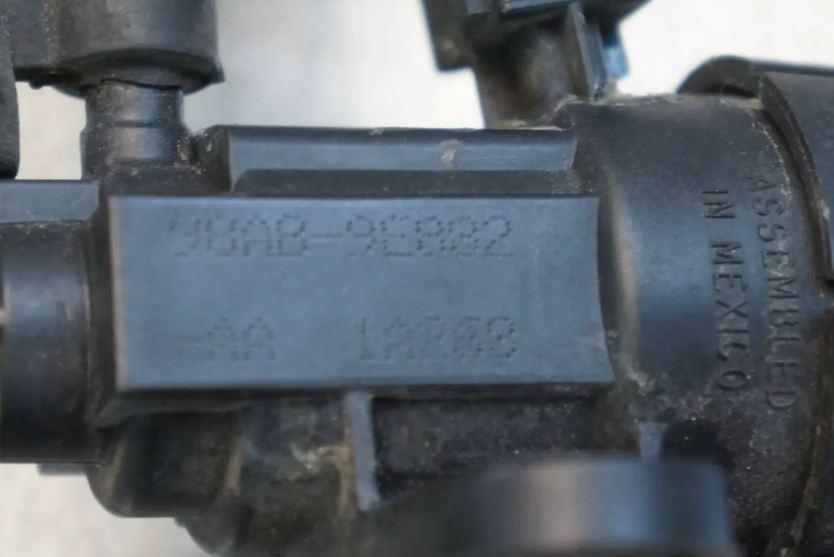 Ford Focus Mk1 1998-2004 hatchback 1.8 TDDI diesel MT 66 kW 2000 Podtlakový ventil 98AB-9E882-AA