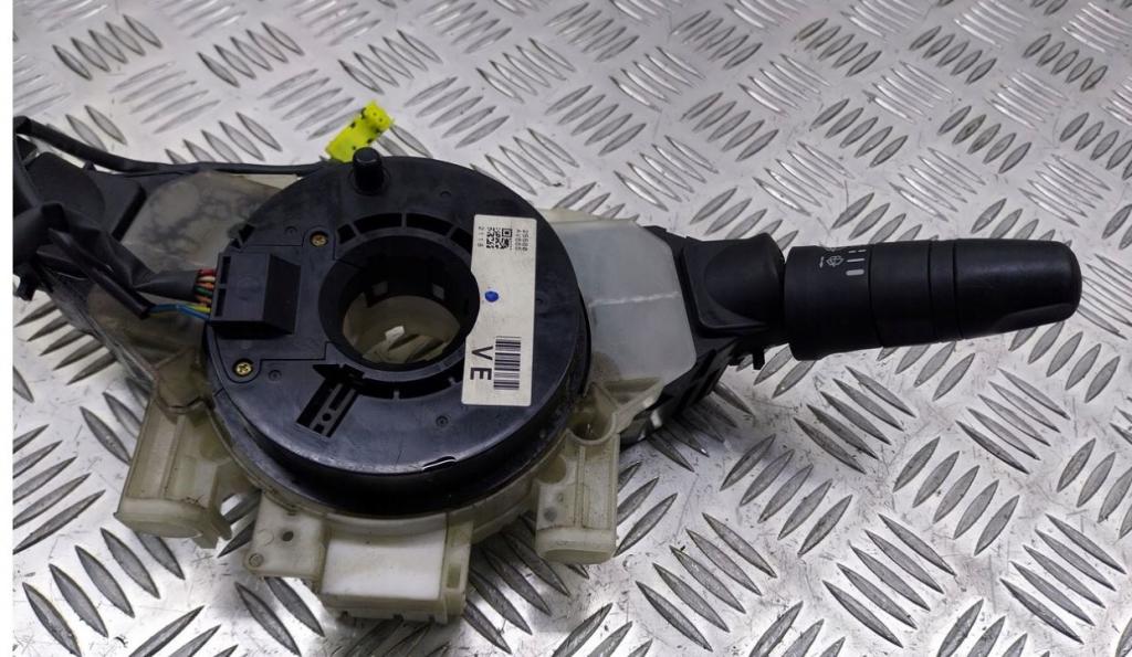 Nissan Terrano II 1992-2006 suv 2.7 TD diesel 74 kW 1994  Prepínacie páčky pod volantom 25260AV615 25540AV600