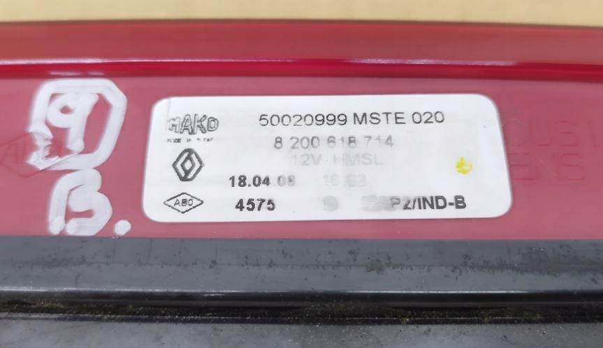 Renault Clio III 2005-2012 combi 1.5 DCI diesel MT 63 kW 2010  Brzdové svetlo zadné (horné) 8200618714