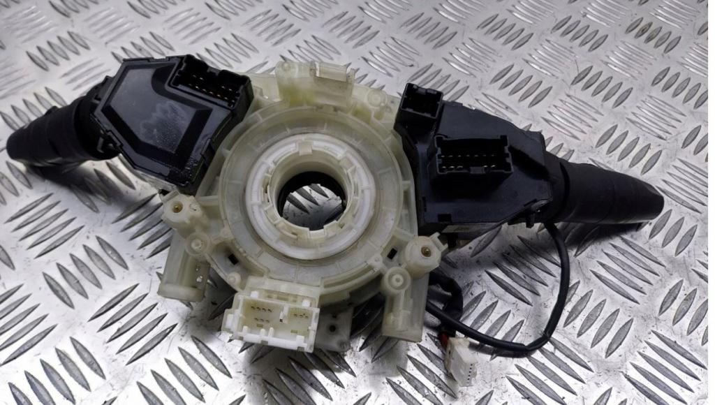 Nissan Terrano II 1992-2006 suv 2.7 TD diesel 74 kW 1994  Prepínacie páčky pod volantom 25260AV615 25540AV600