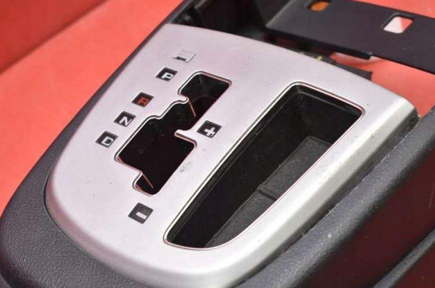 Hyundai Santa Fe II 2006-2012 hatchback 2.2 CRDI diesel AT 110 kW 2007  Lakťová opierka 84691-2B000